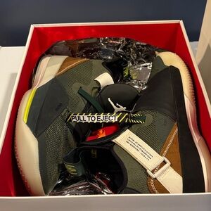Nike Jordan XXXIII
Travis Scott